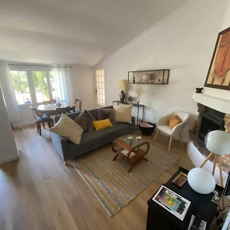 Holiday home Maison En Pleine Nature -domaine Des Mille Pierres Laudun
