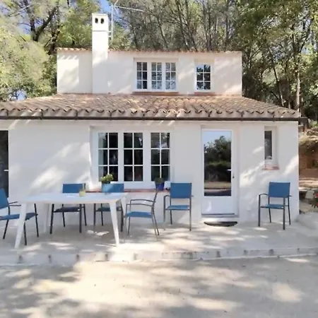 Holiday home Maison En Pleine Nature -domaine Des Mille Pierres Laudun